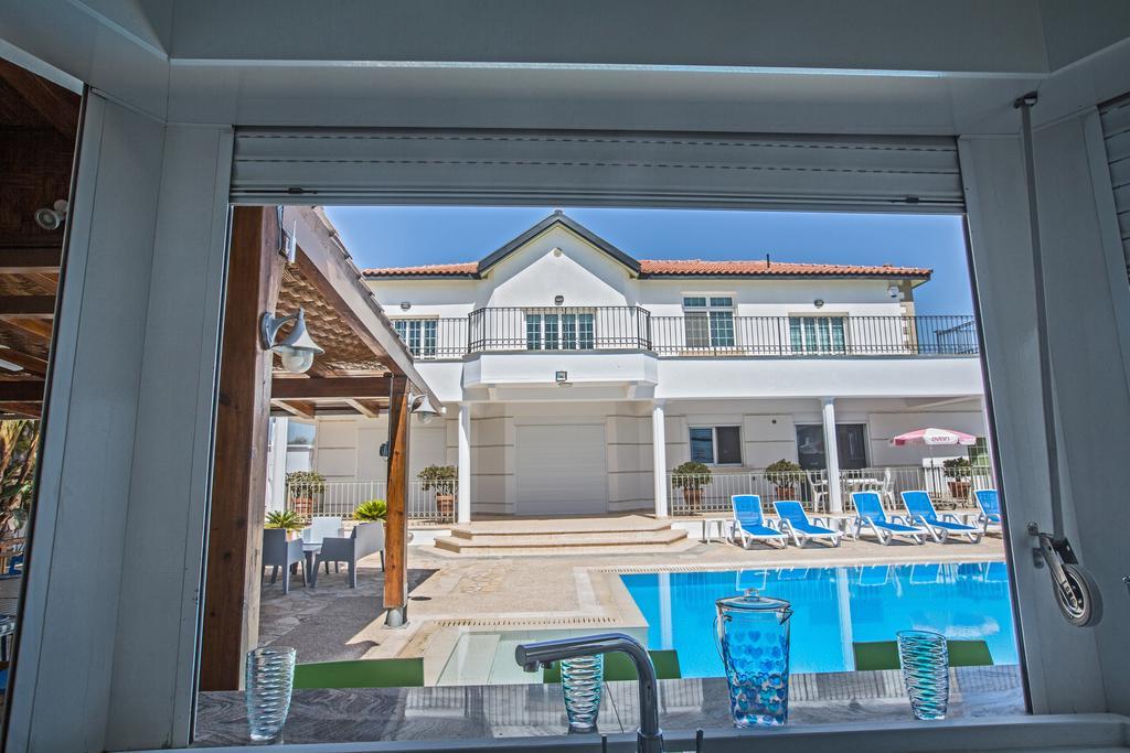 Papas Family Villa Паралимни Экстерьер фото