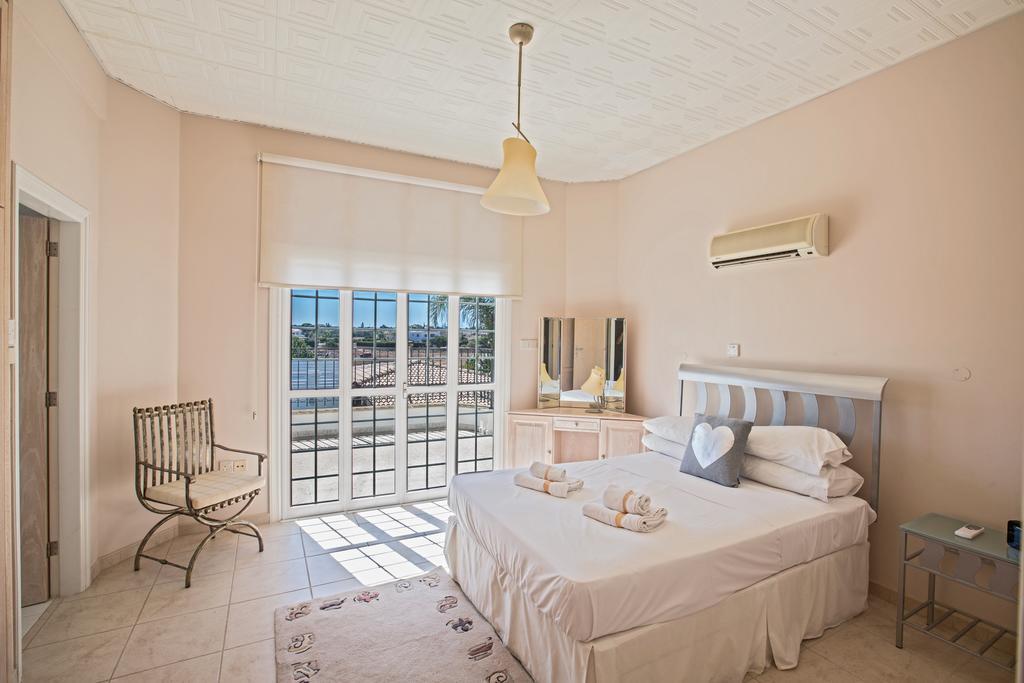 Papas Family Villa Паралимни Экстерьер фото