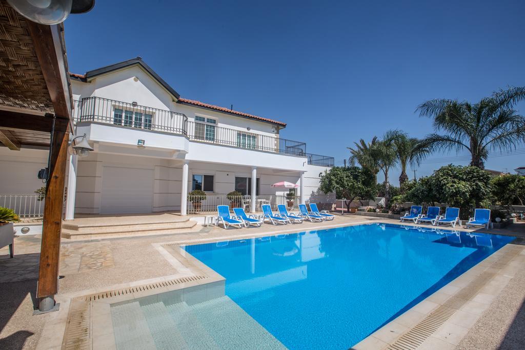Papas Family Villa Паралимни Экстерьер фото